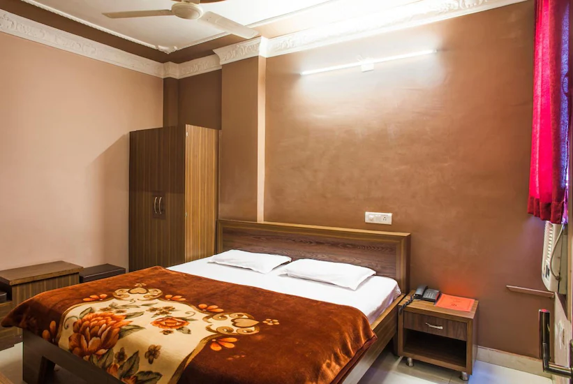 Hotel Novelty | Deluxe Double Bed AC Room